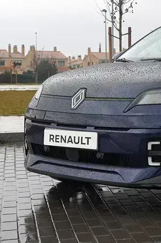 Imagen del video: El regreso del mítico Renault 5: la mezcla perfecta entre lo vintage y lo futurista 
