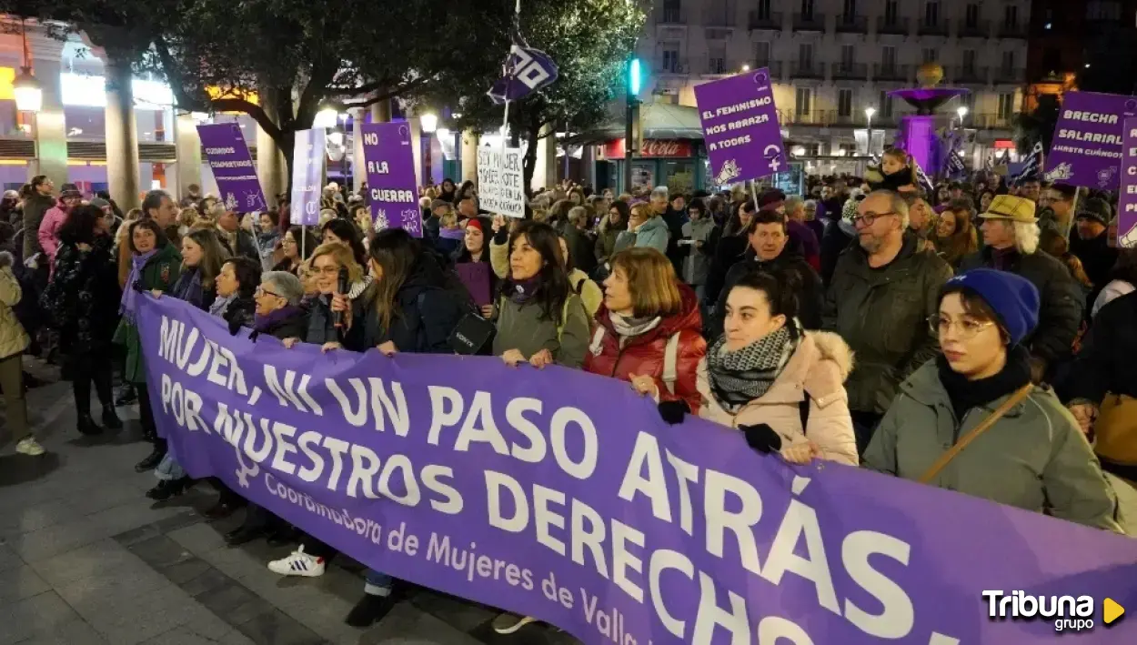 Valladolid se tiñe de morado para reivindicar los derechos de las mujeres